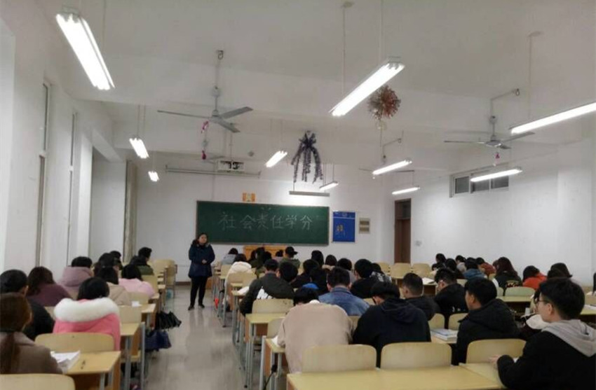 1489978985132555.jpg 社会责任班会图片_副本.jpg